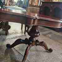 Италианска антикварна холова маса