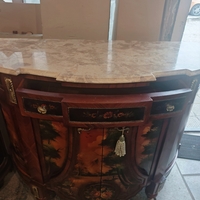 Елегантен бароков комод