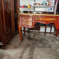 Антикварно бюро и кресло