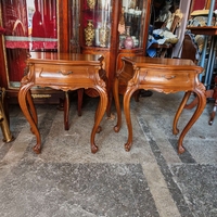 Чифт антикварни нощни шкафчета