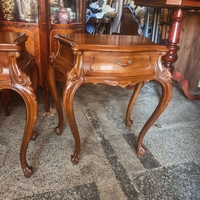 Чифт антикварни нощни шкафчета