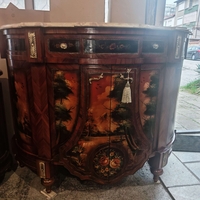 Елегантен бароков комод