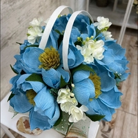 БЯЛА ЧАНТИЧКА СЪС СИНИ БОЖУРИ