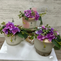 Декорирани свещи в лилаво