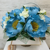 БЯЛА ЧАНТИЧКА СЪС СИНИ БОЖУРИ