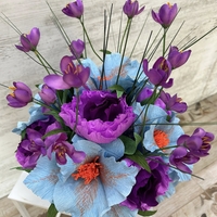 КРЪГЛА ,БЯЛА КУТИЯ СЪС СИНЬО,ЛИЛАВО,ОРАНЖЕВО ЦВЕТЯ