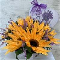 Слънчогледи в кутия сърце