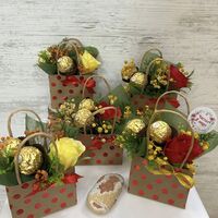 Мини чантичка с червени точки