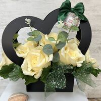 Рози шампанско в черно сърце