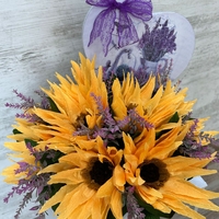 Слънчогледи в кутия сърце