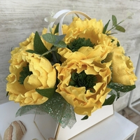 Бяла чанта с жълти божури