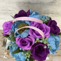 Розова чантичка със синьо-лилави цветя