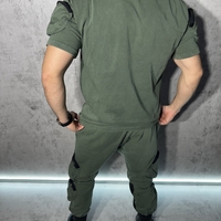 Спортен Екип с Релефни Детайли и Модерен Дизайн