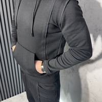 Спортен Екип с Декоративни Кантове в Черно