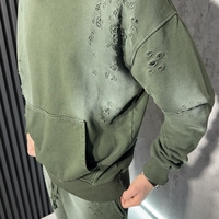 Спортен Екип с Разкъсан Ефект в Зелено