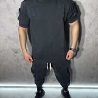 Спортен Екип с Релефни Детайли и Модерен Дизайн