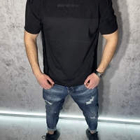 Тениска с Декоративни Шевове в Черно