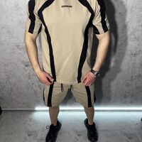 Къс Екип в Камелен Цвят с Черни Акценти