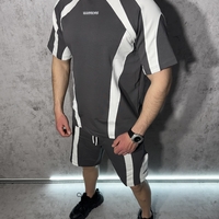 Къс Екип в Сив Цвят с Бели Акценти