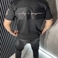 Тениска с Надписи в Черен Цвят