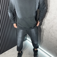 Спортен Екип с Разкъсан Ефект