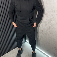 Спортен Екип с Декоративни Кантове в Черно