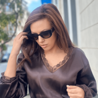 Сатенена блуза с дантела