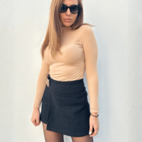 Блуза с висока яка – Телесно бежово