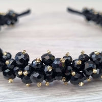 Дамска диадема с ръчно пришити камъни на основа с кадифе