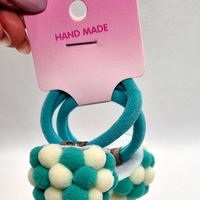 Ръчно изработени помпони на ластик