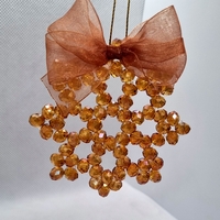 Ръчно изработена снежинка от стъклени кристали