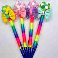 Химикал с помпони и панделка