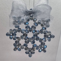 Ръчно изработена снежинка от стъклени кристали