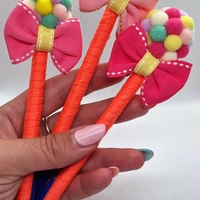 Химикал с помпони и панделка