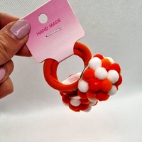 Ръчно изработени помпони на ластик