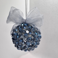 Ръчна коледна топка от стъклени кристали с панделка