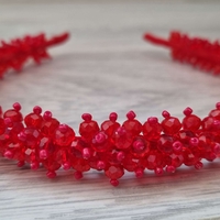 Дамска диадема с ръчно пришити камъни на основа с кадифе