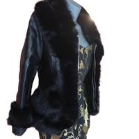 Noir Elegance–дамско кожено яке с плюшена яка XS