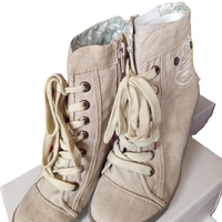 Дамски боти бели –35№  НАДПИС ITALIA