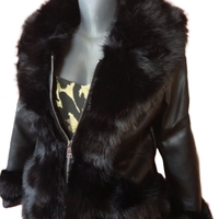 Noir Elegance–дамско кожено яке с плюшена яка XS