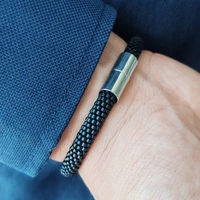 Мъжки гривни от мъниста в различни цветове