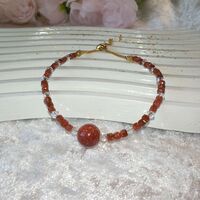 Гривна със слънчев камък