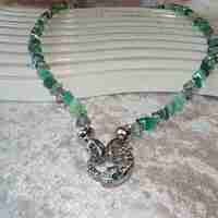 Колие със закопчалка змия