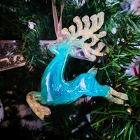 Коледен елен от епоксидна смола – ръчно изработена празнична декорация