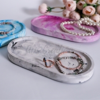 Овална ръчно изработена поставка от еко смола