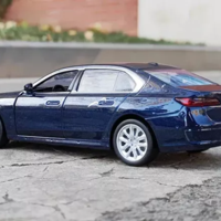 Метална кола с отварящи се врати и капаци BMW i7 1:24