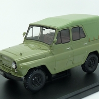 Метален джип UAZ 469 Olive Green WHITE BOX 1:24
