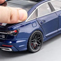 Метална кола с отварящи се врати светлини и звуци Audi A6L 1:24