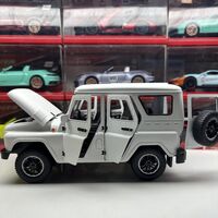 Метален джип с отварящи се врати капаци светлини и звуци UAZ 469 1:18