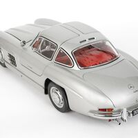 Метална кола с отварящи се врати светлини и звуци Mercedes 300 SL 1:24